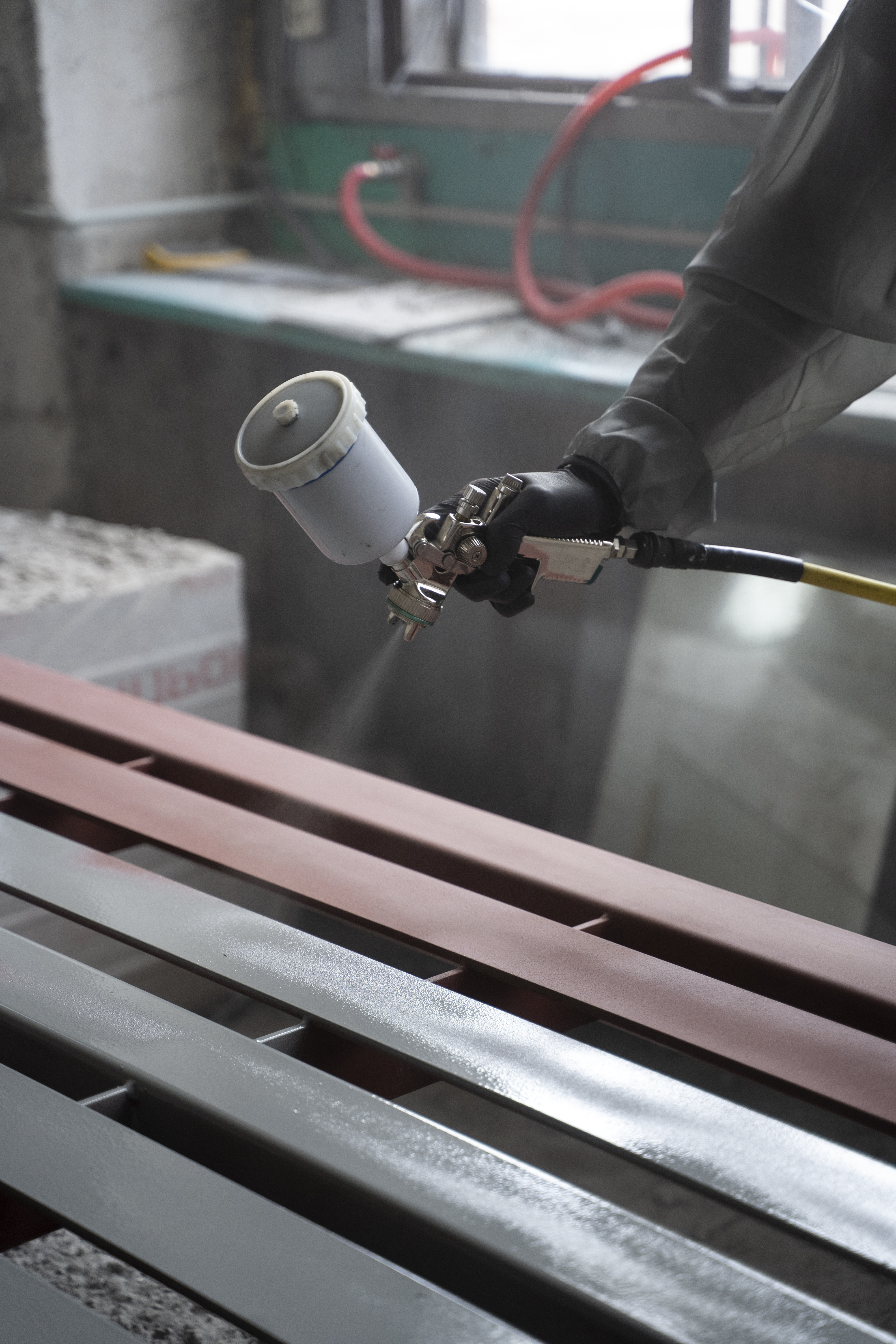 side-view-hand-spraying-p