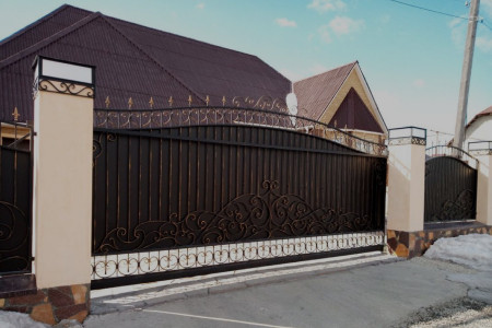 Заборы кованые