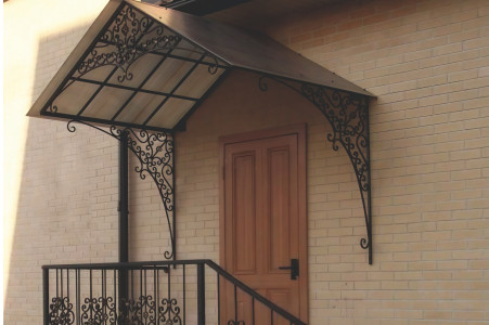 Крылечки, козырьки с элементами ковки