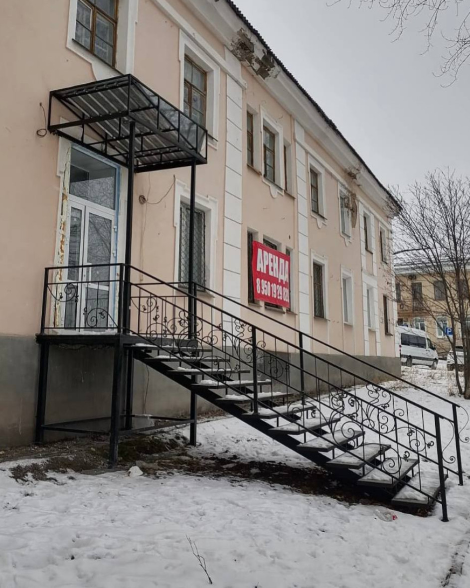 изготовление и монтаж козырька, крыльца с элементами ковки, г.Североуральск - фото - 1